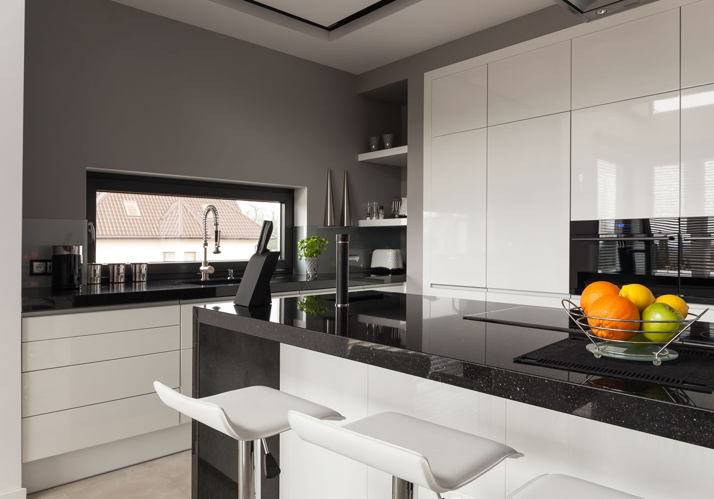 Weston Homes: Two-Tone Kitchens with Contrasting Quartz