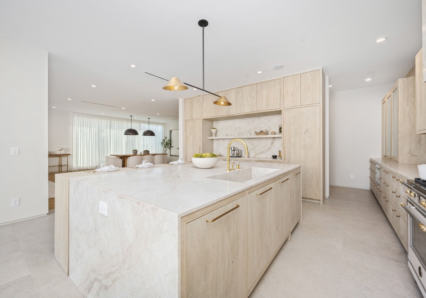 Quartz in Coastal & Tropical Homes (Florida Edition)