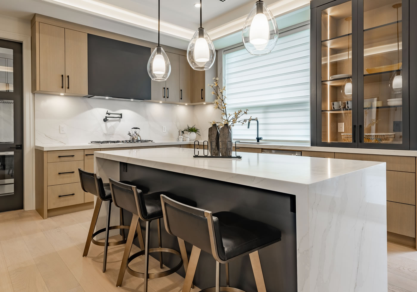 Seamless Countertops & Full-Height Backsplashes